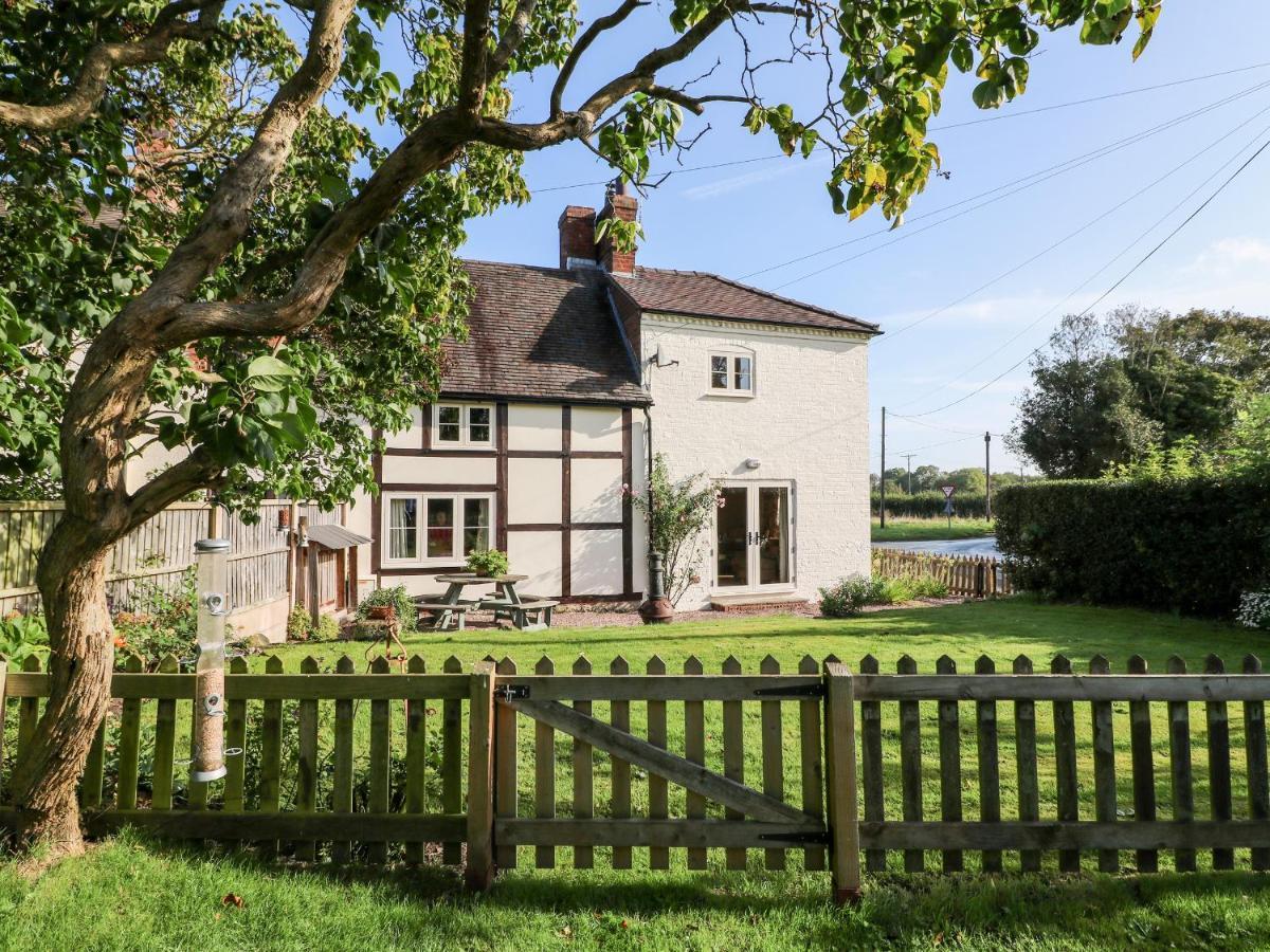 Bluebell Cottage Rugeley Extérieur photo